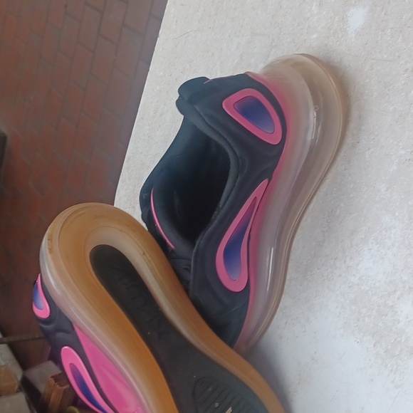 Nike Airmax 720 - Picture 6 of 9